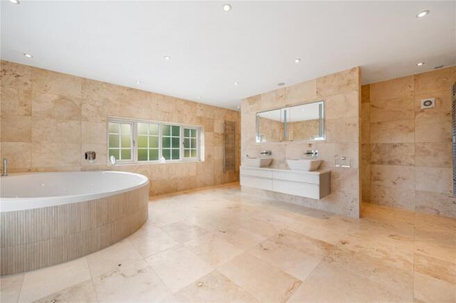 6 bed Detached for sale Image 12