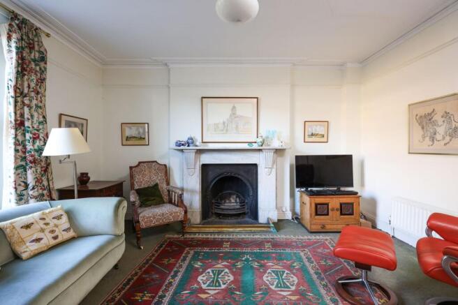 Sitting Room / Bedroom 1