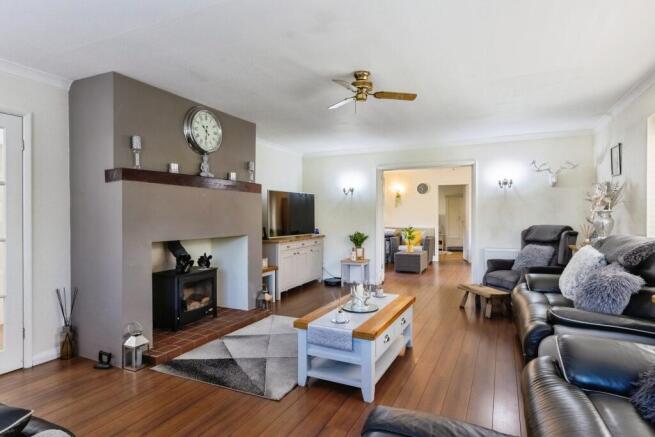 6 bed Bungalow for sale Image 6