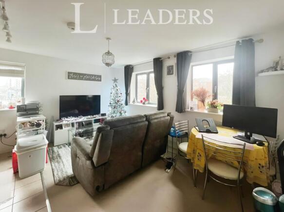 Lounge/Dining