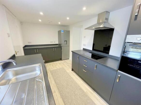 2 bed House for sale Image 4
