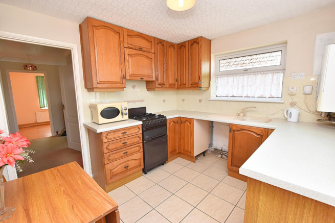 KITCHEN (REAR)