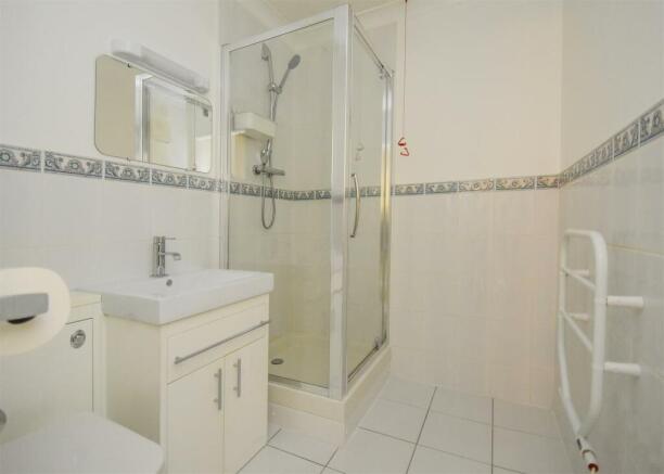 2 Saxon Park - Shower Room.jpg