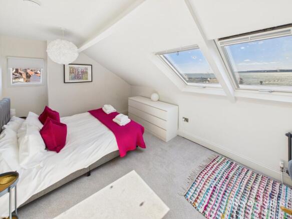 5 bed Terraced for sale Image 7
