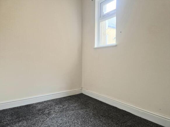 2 bed House to rent Image 7