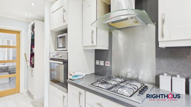 4 bed Detached for sale Image 8