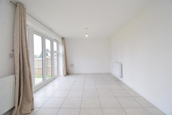 4 bed Detached to rent Image 6