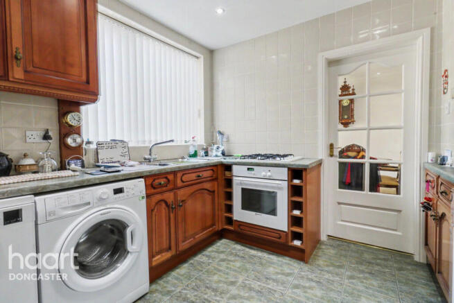 3 bed Semi-Detached for sale Image 8