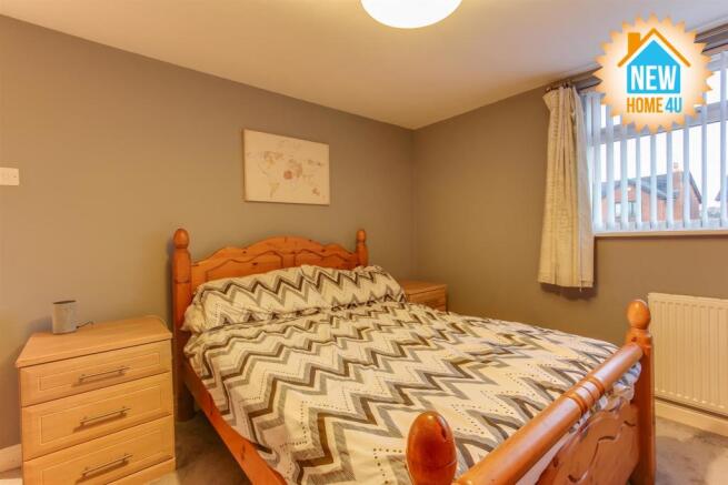 MAIN BEDROOM: