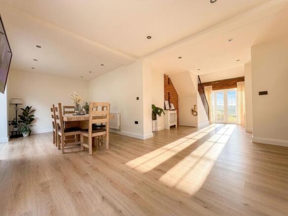 4 bed Detached for sale Image 8