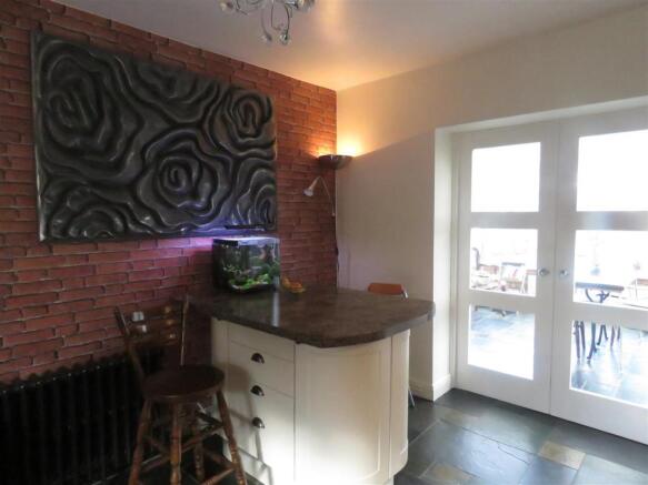 KITCHEN / BREAKFAST ROOM