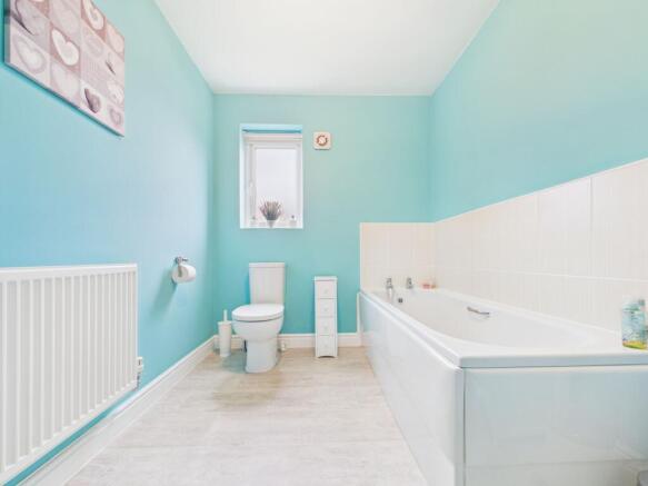 4 bed Detached for sale Image 9