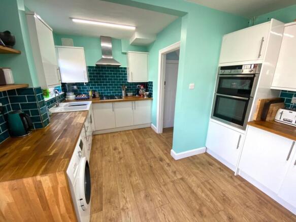 KITCHEN / DINING ROOM