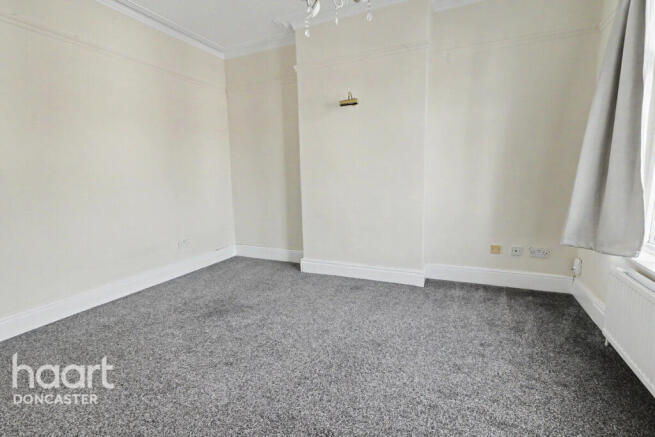 3 bed Terraced for sale Image 9