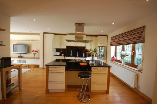 KITCHEN/FAMILY