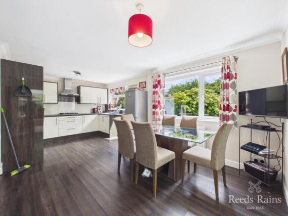 4 bed Detached for sale Image 9