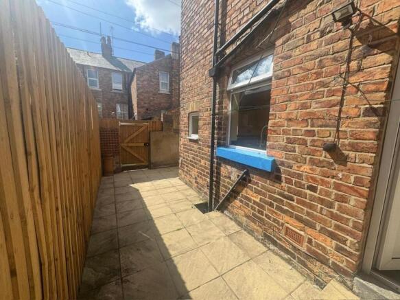 4 bed Terraced to rent Image 10