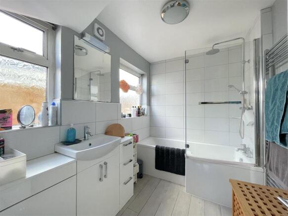 Family Bathroom (1).jpeg