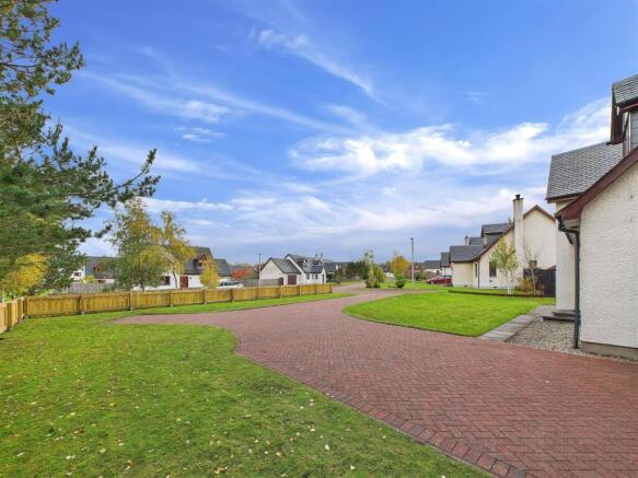 Front Garden, Driveway & Parking