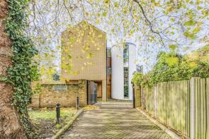 Flat 5, 18a, Hanson Close, Mortlake, London SW14 7SJ
