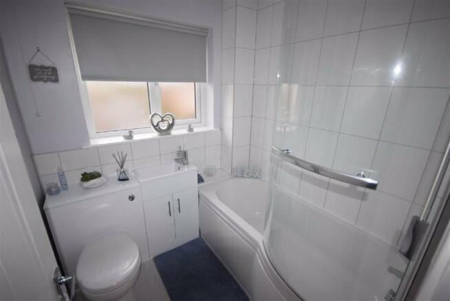 Modern Fitted Bathroom