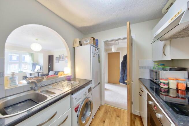 18_times_court_24_ravensbury_road_kitchen 2.jpg
