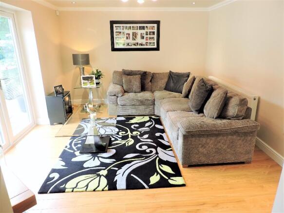 Snug/Dining Room