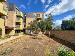 Flat 1, Helmsley House, Carnarvon Close, Southend-on-sea SS2 6FN