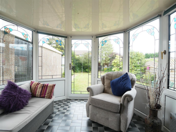 2 bed Semi-Detached Bungalow for sale Image 4