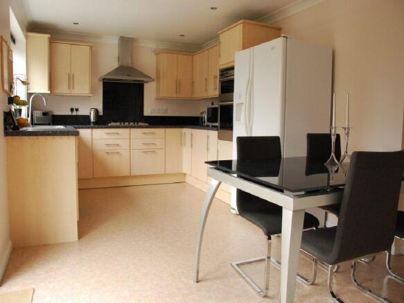 KITCHEN/FAMILY ROOM