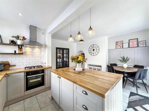 3 bed Semi-Detached for sale Image 8