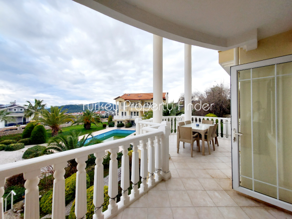 Lounge balcony
