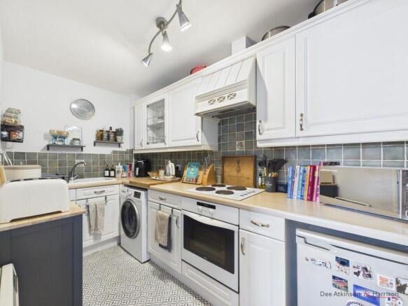 2 bed Flat for sale Image 6