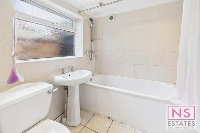 4 bed Terraced for sale Image 9