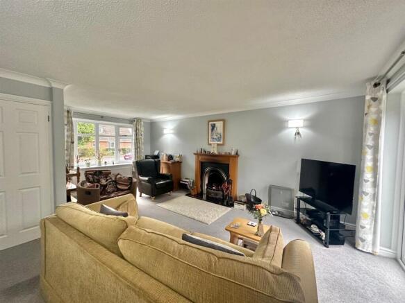Moorlands Drive, Wybunbury, Cheshire photo 3