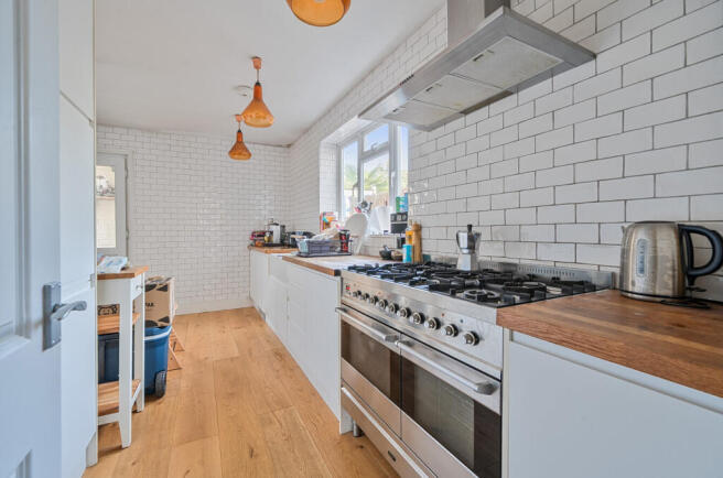 1439976-11-69d908...