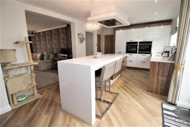 OPEN PLAN KITCHEN/DINER