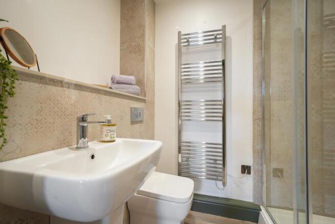 2 bed Apartment to rent Image 12
