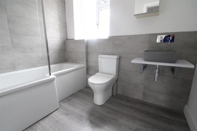 BATHROOM/WC