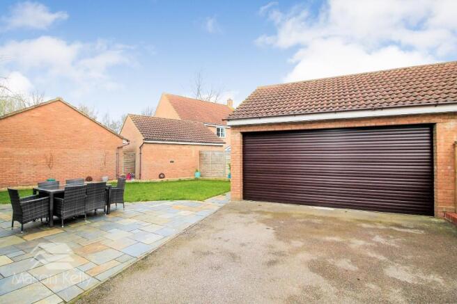DOUBLE GARAGE