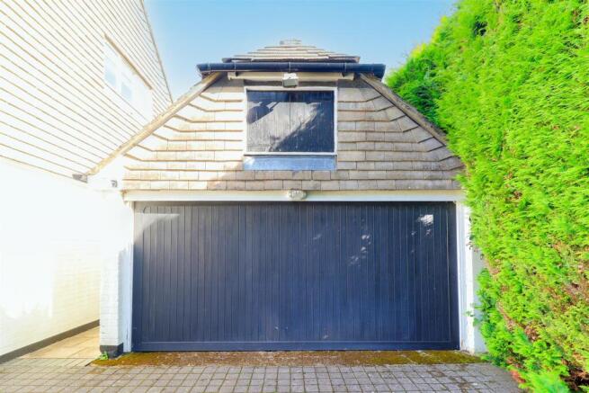 Garage 1.1.jpg