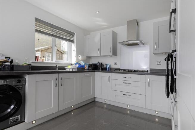 4 bed Detached for sale Image 9