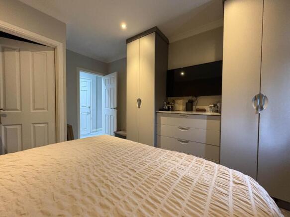4 bed Semi-Detached for sale Image 10