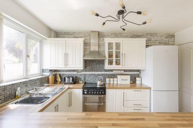 Kitchen / Dini...