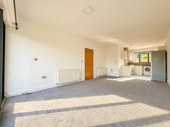 2 bed Flat to rent Image 3