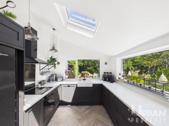 4 bed Semi-Detached for sale Image 2
