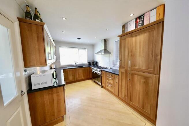 3 bed Semi-Detached for sale Image 9