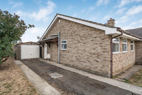 Begbroke Crescent, Begbroke, OX5