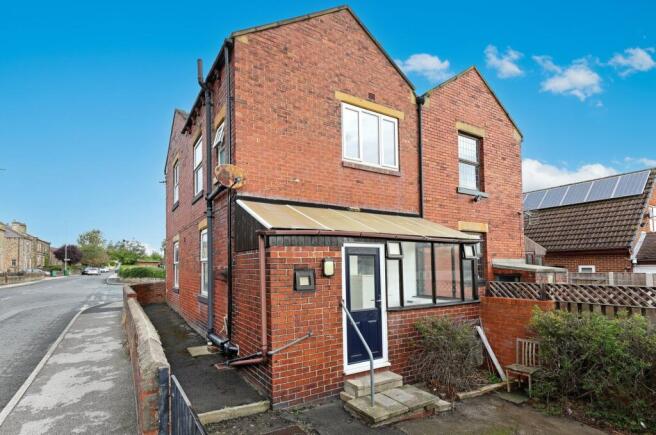 2 bed Semi-Detached to rent Image 4
