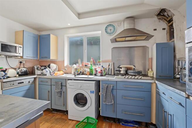 Kitchen_2.jpeg